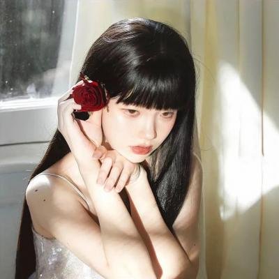 触碰的双手